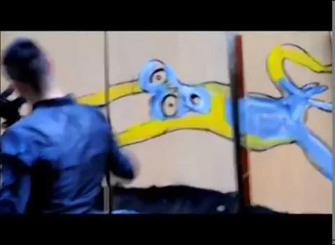 Mujer – Street-Art in Barcelona: Szene aus dem Art-Is-Trash-Video von Francisco de Pájaro