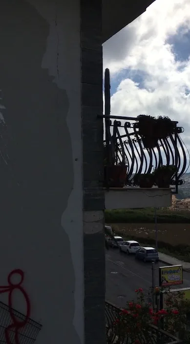 Mural – Street-Art in Barcelona: Szene aus dem Art-Is-Trash-Video von Francisco de Pájaro