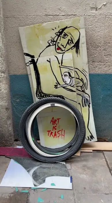 Nada es imposible www. es – Street-Art in Barcelona: Szene aus dem Art-Is-Trash-Video von Francisco de Pájaro