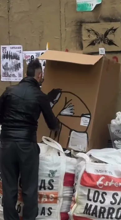 Pillado in fraganti – Street-Art in Barcelona: Szene aus dem Art-Is-Trash-Video von Francisco de Pájaro