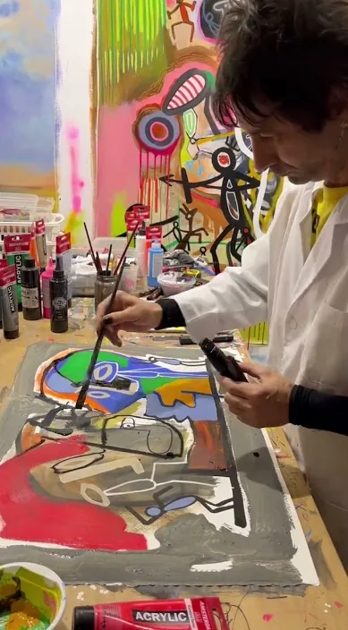 Pintando en el estudio – Street-Art in Barcelona: Szene aus dem Art-Is-Trash-Video von Francisco de Pájaro