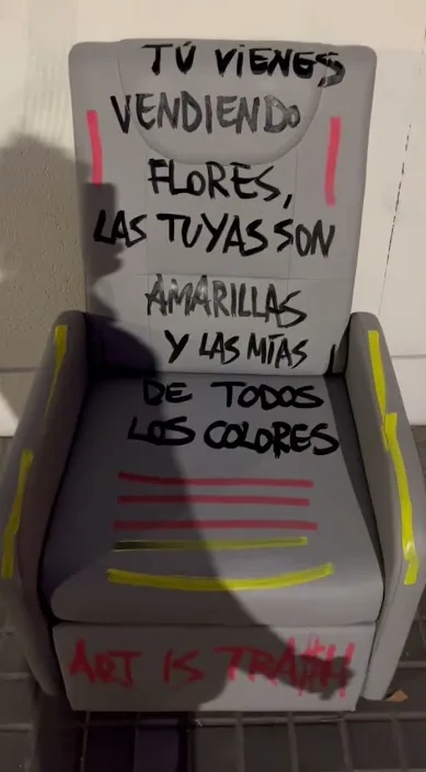 Poema para los muertos es – Street-Art: Szene aus dem Art-Is-Trash-Video von Francisco de Pájaro