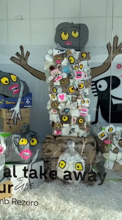 RECICLA www. es – Street-Art in Barcelona: Szene aus dem Art-Is-Trash-Video von Francisco de Pájaro