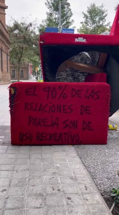 Relaciones de pareja – Street-Art in Barcelona: Szene aus dem Art-Is-Trash-Video von Francisco de Pájaro
