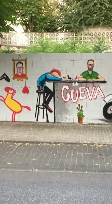 Representación de mis amigos fallecidos de la escena PunkRockers de los años 80/90 en Zafra – Street-Art: Szene aus dem Art-Is-Trash-Video von Francisco de Pájaro