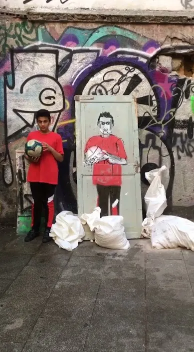 Retrato de niño – Street-Art in Barcelona: Szene aus dem Art-Is-Trash-Video von Francisco de Pájaro