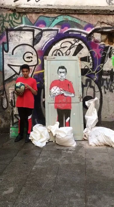Retrato de niño – Street-Art in Barcelona: Szene aus dem Art-Is-Trash-Video von Francisco de Pájaro