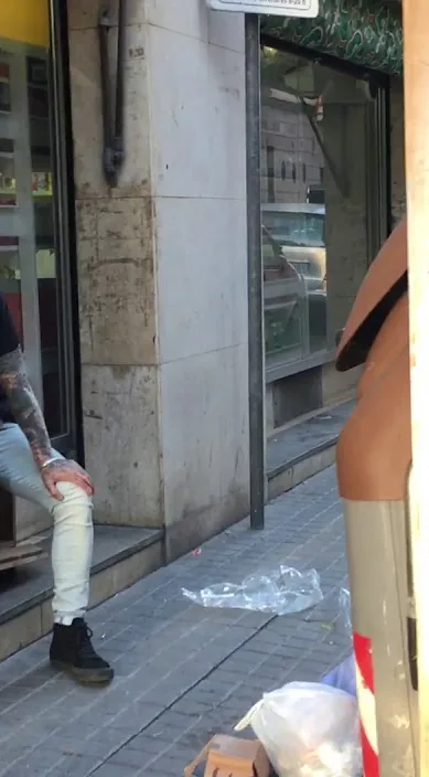 Retrato The Black Alien – Street-Art in Barcelona: Szene aus dem Art-Is-Trash-Video von Francisco de Pájaro