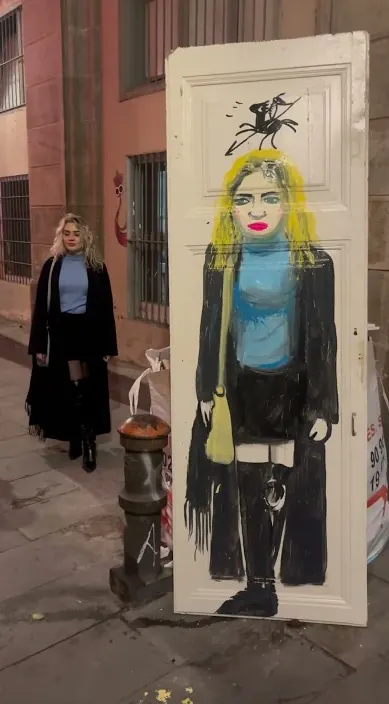 Retrato trash – Street-Art: Szene aus dem Art-Is-Trash-Video von Francisco de Pájaro