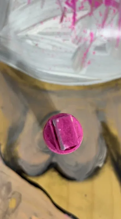 ROSA www. es – Street-Art: Szene aus dem Art-Is-Trash-Video von Francisco de Pájaro