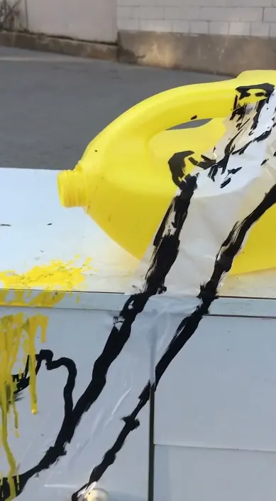 Sediento www. es – Street-Art in Barcelona: Szene aus dem Art-Is-Trash-Video von Francisco de Pájaro