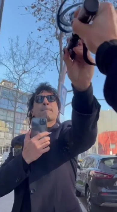 Soy un hombre sigma de alto valor. es – Street-Art in Barcelona: Szene aus dem Art-Is-Trash-Video von Francisco de Pájaro