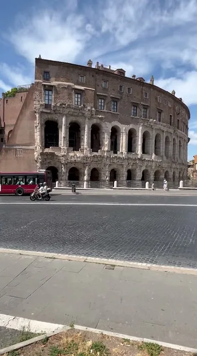 Tragedia romana – Street-Art in Barcelona: Szene aus dem Art-Is-Trash-Video von Francisco de Pájaro