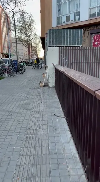 Tu corazón como cebo es – Street-Art in Barcelona: Szene aus dem Art-Is-Trash-Video von Francisco de Pájaro