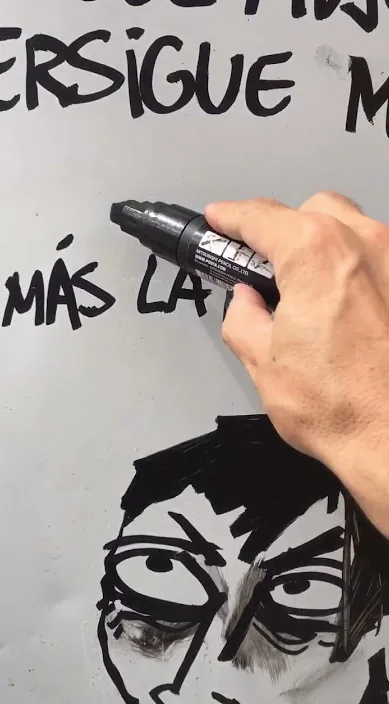 Un Hombre No Persigue Mujeres, Persigue Metas – Street-Art in Barcelona: Szene aus dem Art-Is-Trash-Video von Francisco de Pájaro