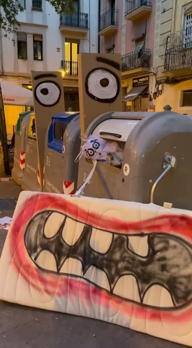 Un monstruo en la basura – Street-Art in Barcelona: Szene aus dem Art-Is-Trash-Video von Francisco de Pájaro