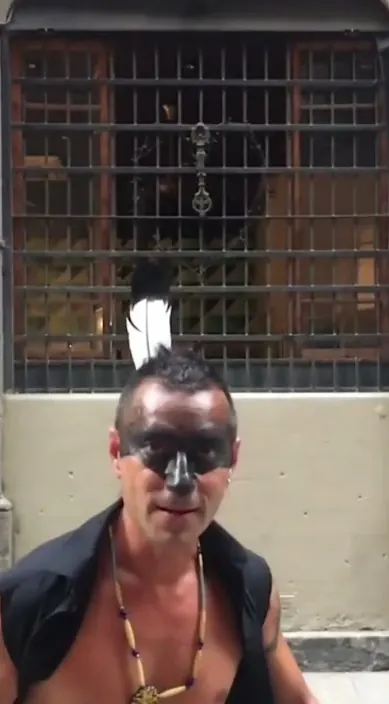 Volar como un pájaro www. es – Street-Art in Barcelona: Szene aus dem Art-Is-Trash-Video von Francisco de Pájaro