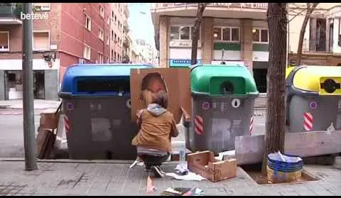 y Balu en la calle haciendo arte. Barcelona, 2021 – Street-Art: Szene aus dem Art-Is-Trash-Video von Francisco de Pájaro
