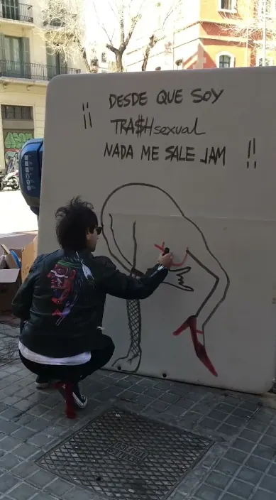 YO es – Street-Art: Szene aus dem Art-Is-Trash-Video von Francisco de Pájaro